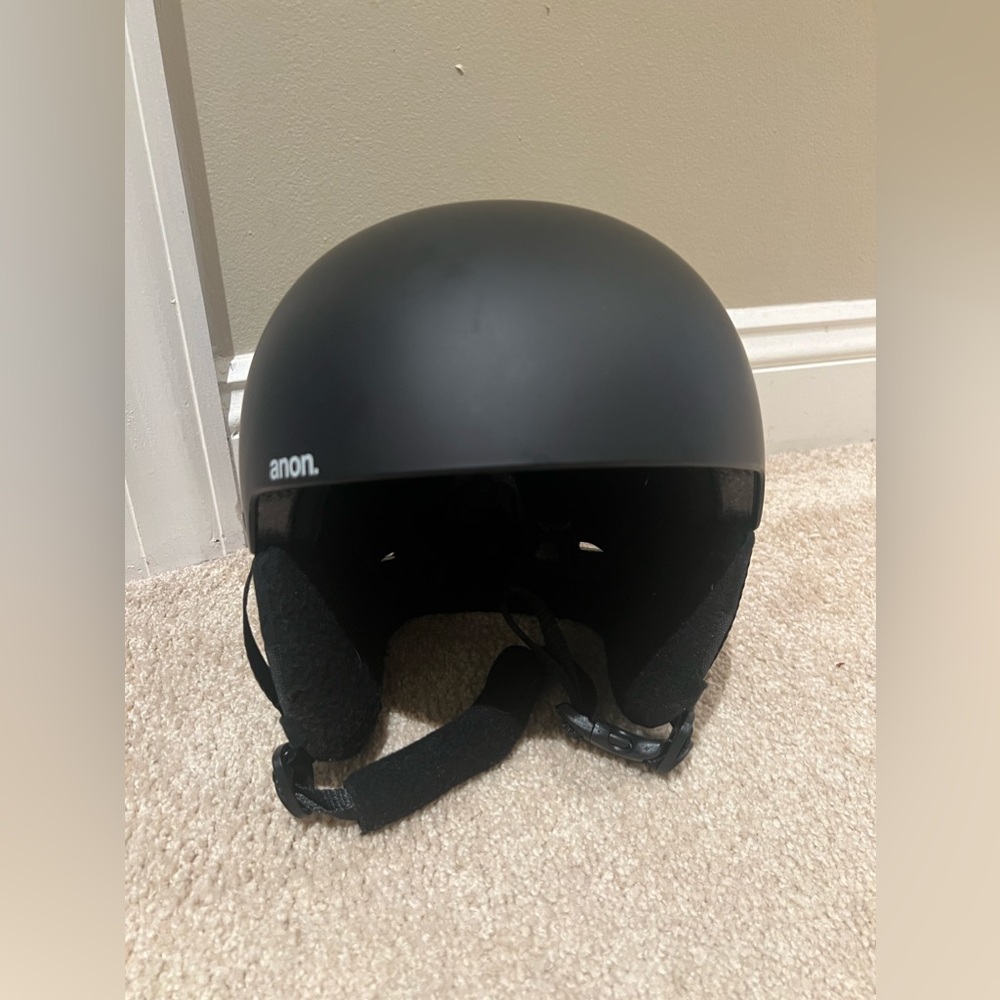 Anon. Snowboarding helmet